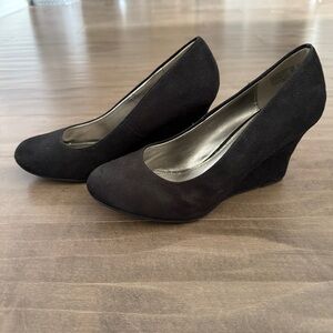 Dexter Y2K Black Suede Wedge Heels Shoes 8.5